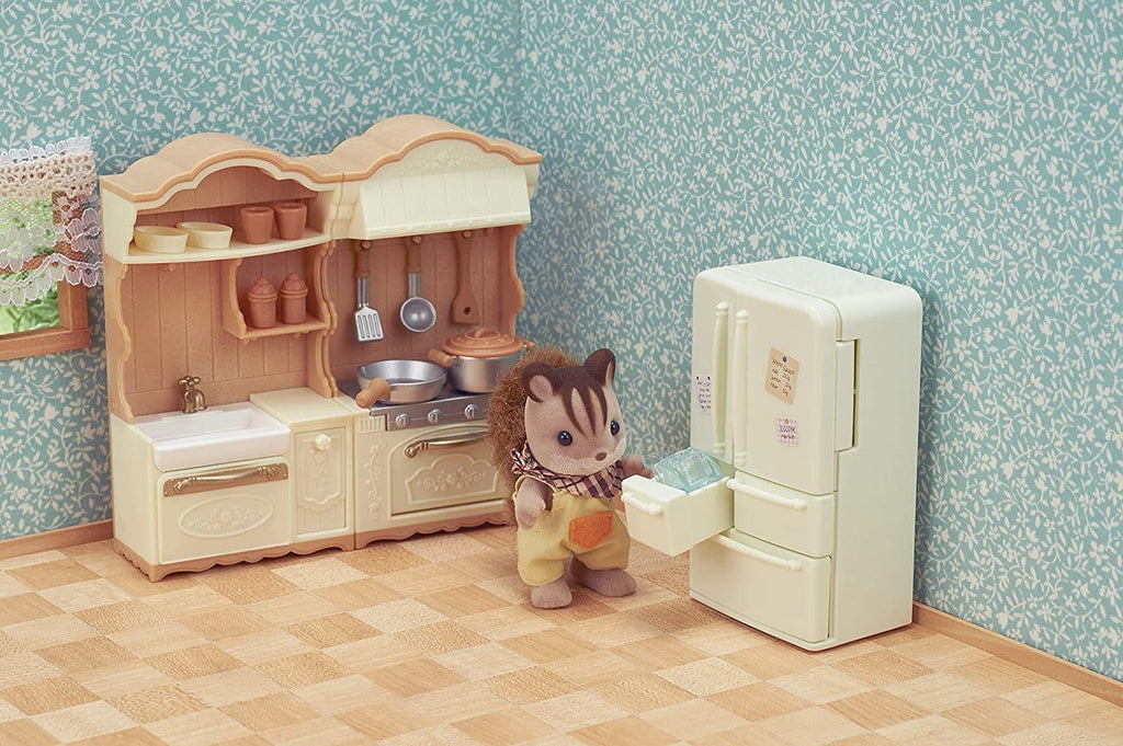 Set o ddodrefn cegin Sylvanian Families ar gyfer chwarae, addas i blant 3 oed a hŷn.