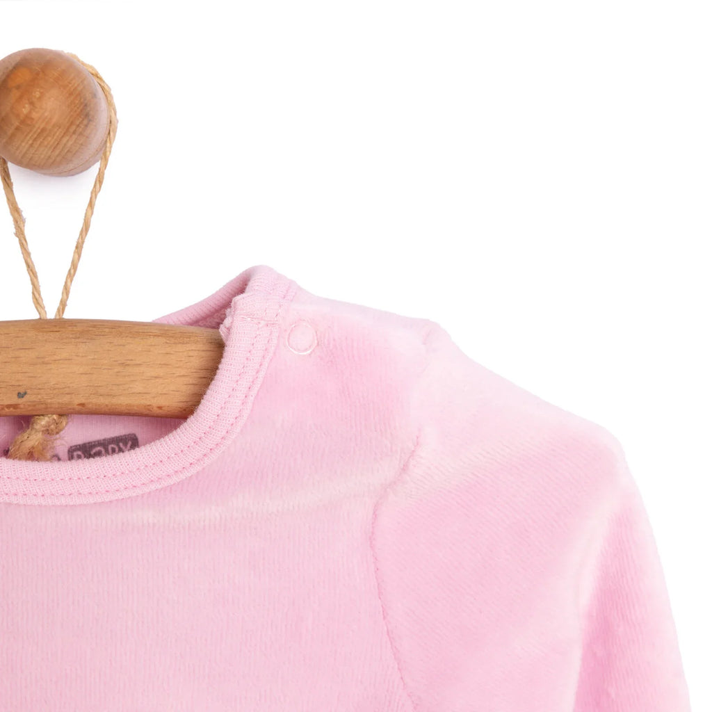 Siwmpsuit traed melfed HelloBaby ar gyfer babanod newydd-anedig o'r pł, lliw pinc.