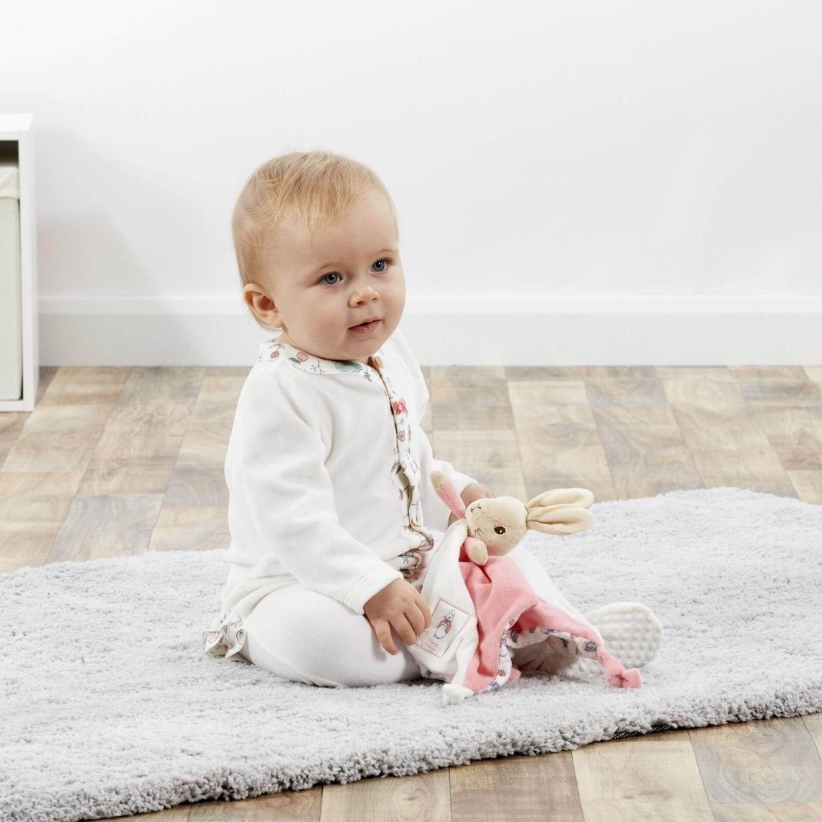 Blanced Gysur Peter Rabbit a Flopsy Bunny