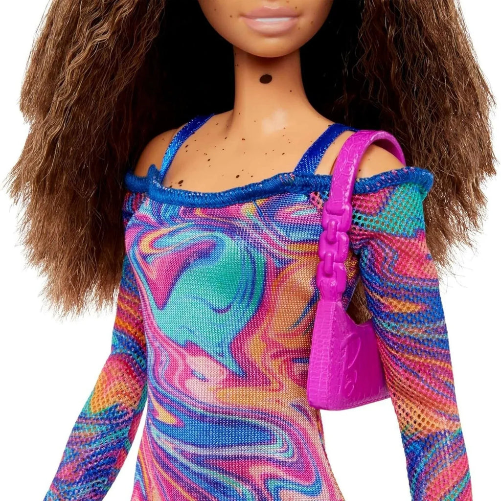 Pypyn Barbie Fashionista gyda Gwisg Argraffedig Marmor Enfys