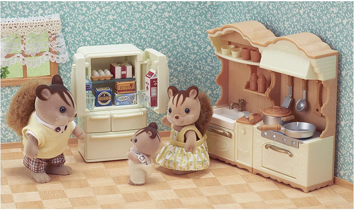 Set o ddodrefn cegin Sylvanian Families ar gyfer chwarae, addas i blant 3 oed a hŷn.