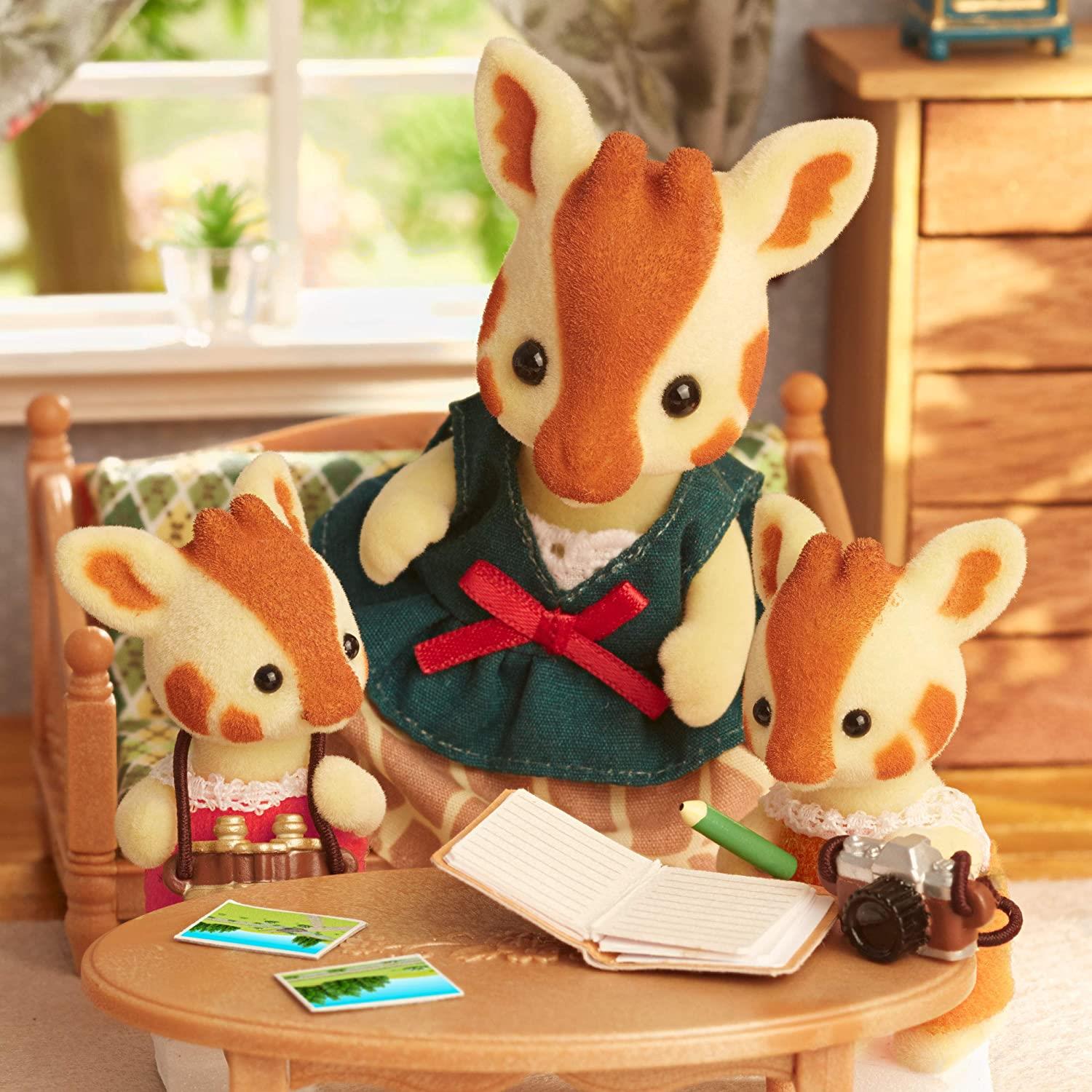 Set Chwarae Teulu Giraffod Highbranch o Sylvanian Families ar gyfer Plant 3 Oed a Hŷn
