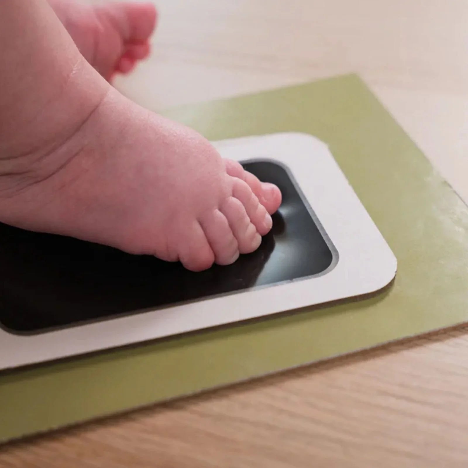 Ffrâm Puzzl Petit Artichaut gydag Olion Dwylo a Thraed - Coeden Olewydd