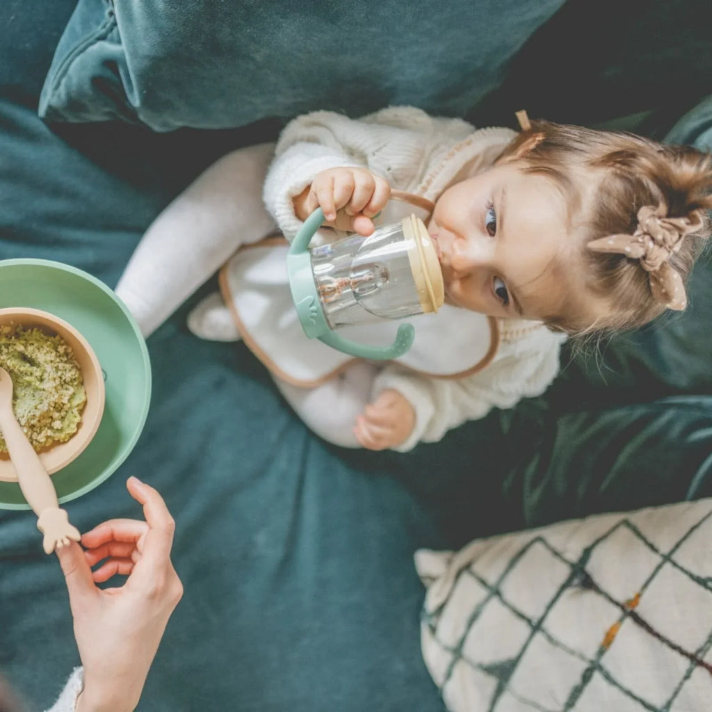 Cwpan Sophie La Girafe sy'n atal gollyngiadau, 6+ mis.