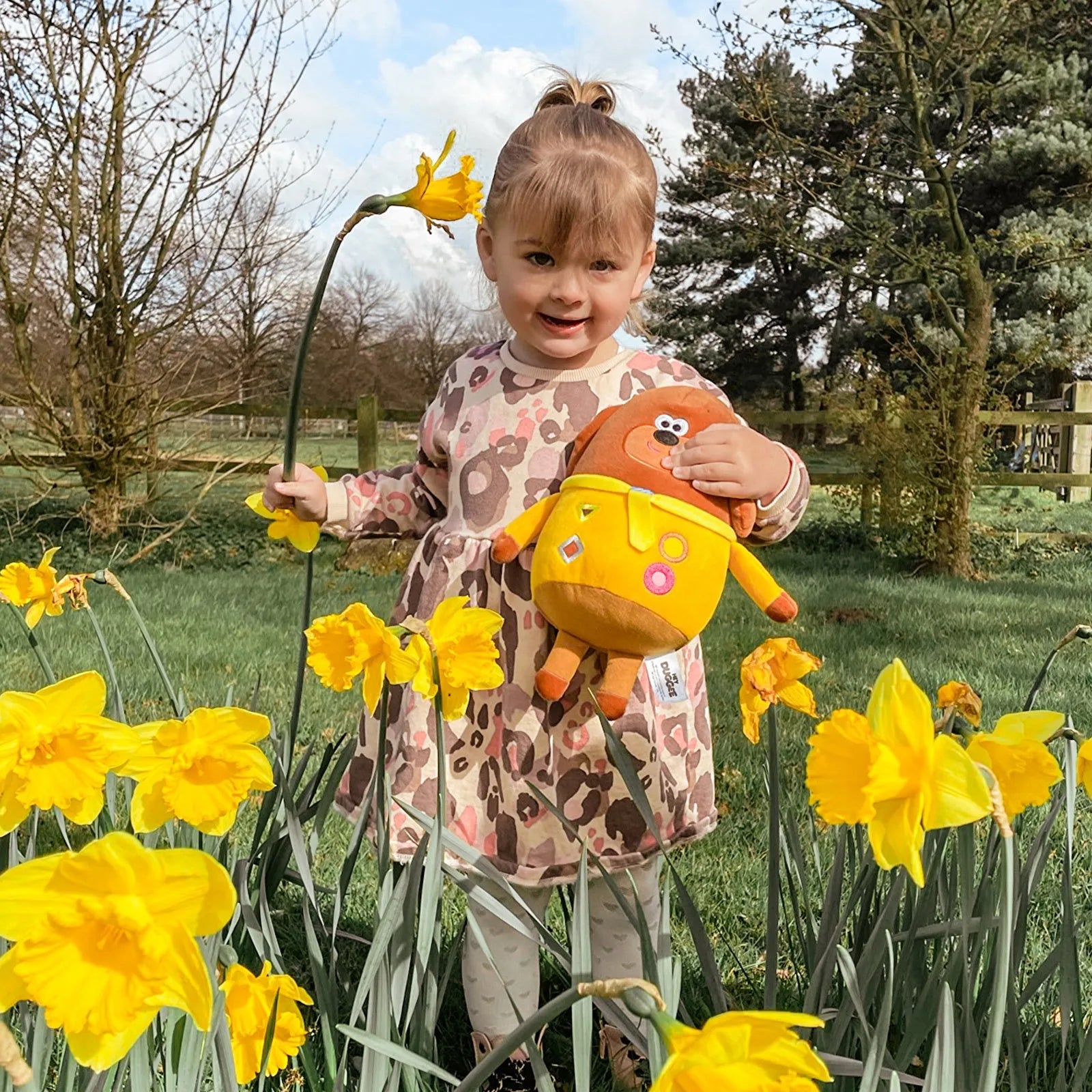 Tei meddal Duggee sy'n siarad o Hey Duggee