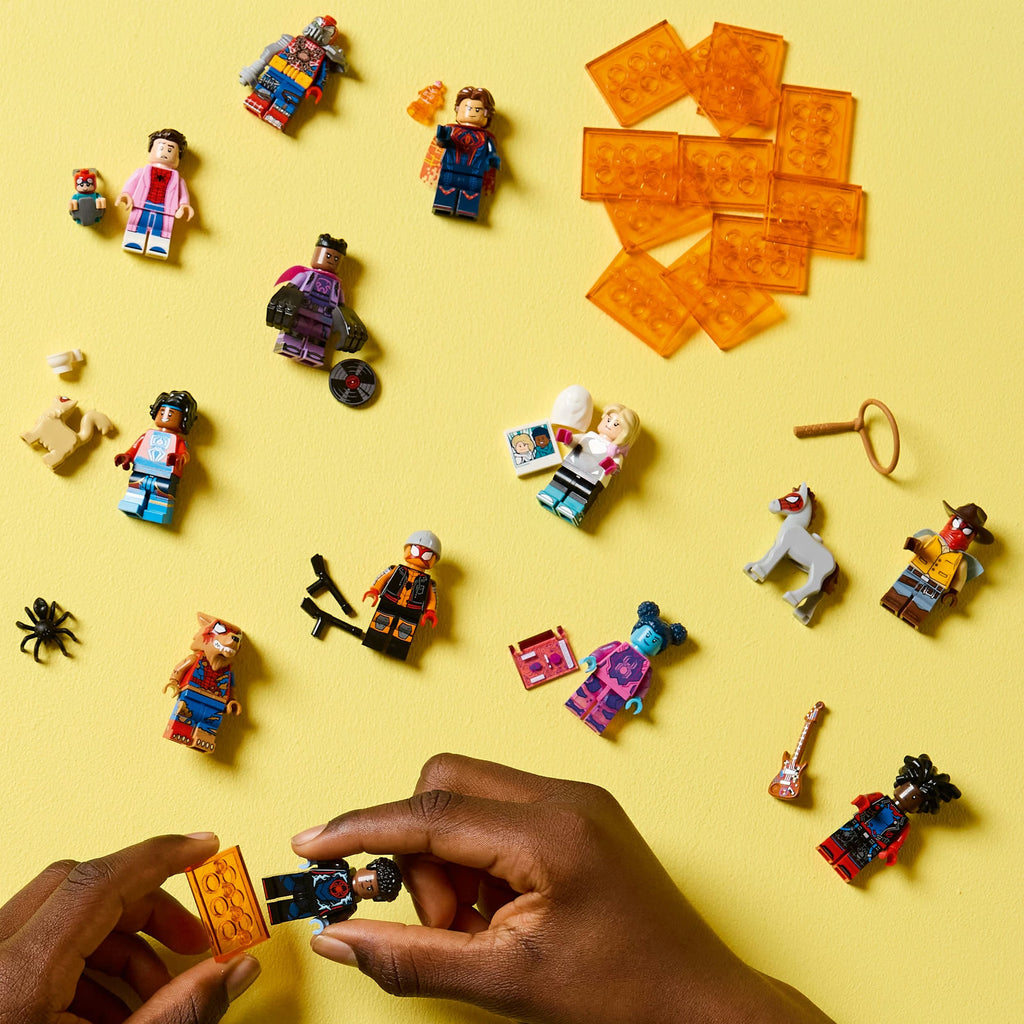 Lego Minifigures 71050 Spider-Man: Across the Spider-Verse ar gyfer plant 5+ oed.