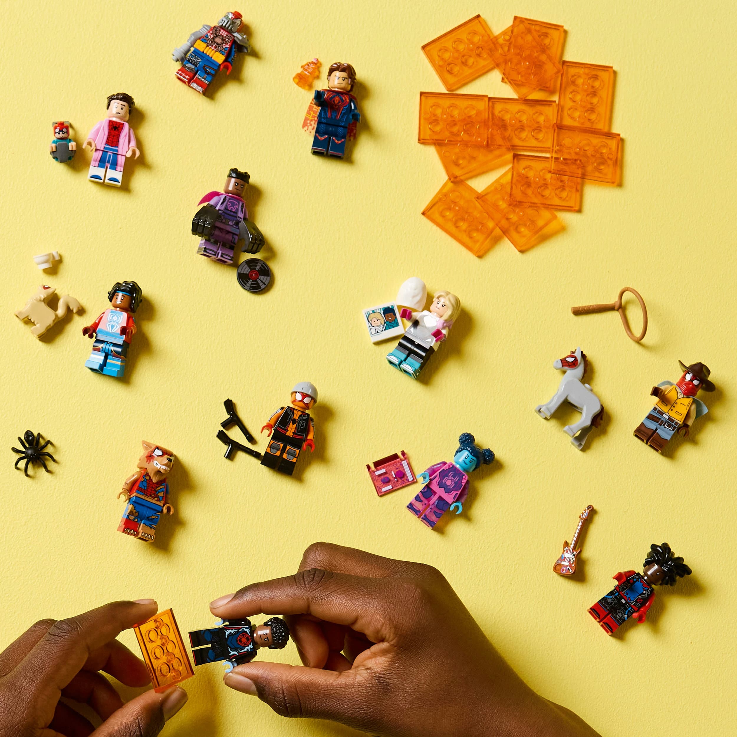 Lego Minifigures 71050 Spider-Man: Across the Spider-Verse ar gyfer plant 5+ oed.