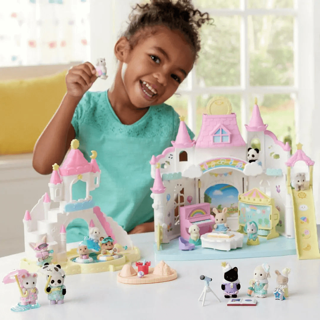 Cyfeillion Meithrinfa Sylvanian Families - Triawd o hwyl yn y pwll ar gyfer plant 3 oed a hŷn