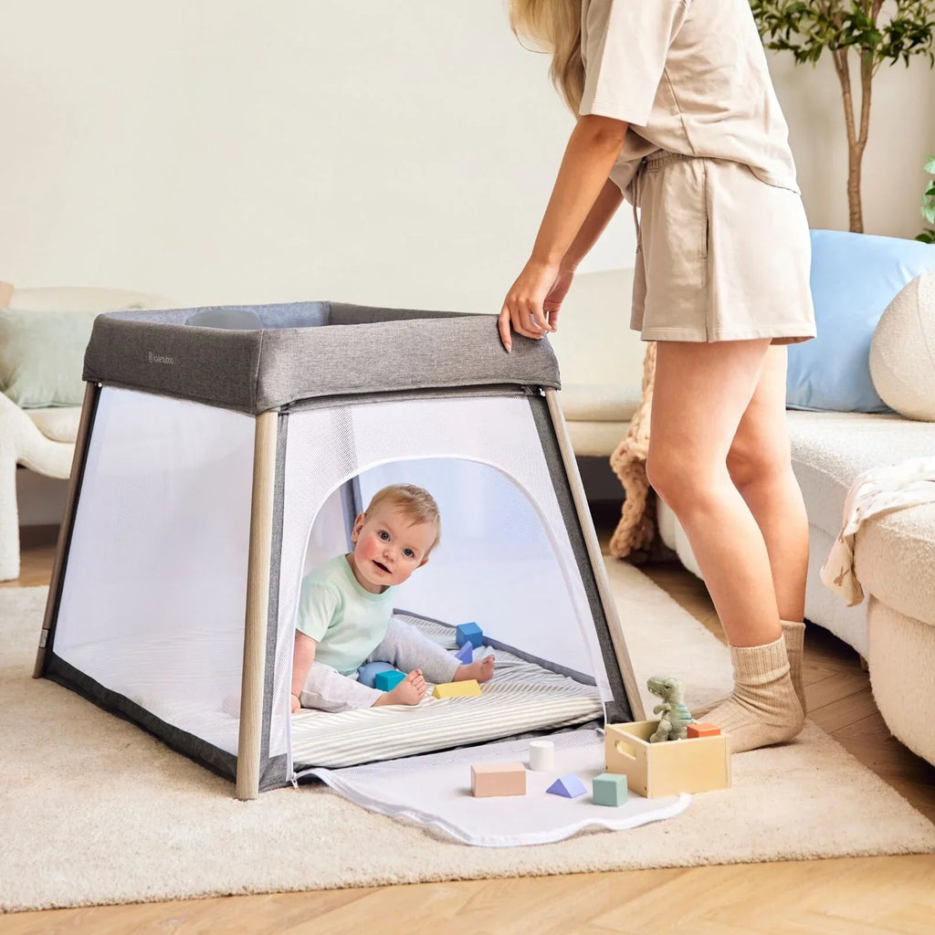 Ickle Bubba Scout 2-in-1 Cot Teithio a Pharc Gwarae - Llwyd Onnen