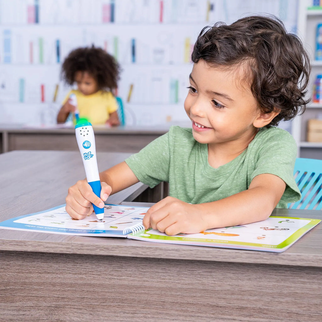 Set Ddarllen a Mathemateg Hot Dots Learn at Home 1 (4+ oed)