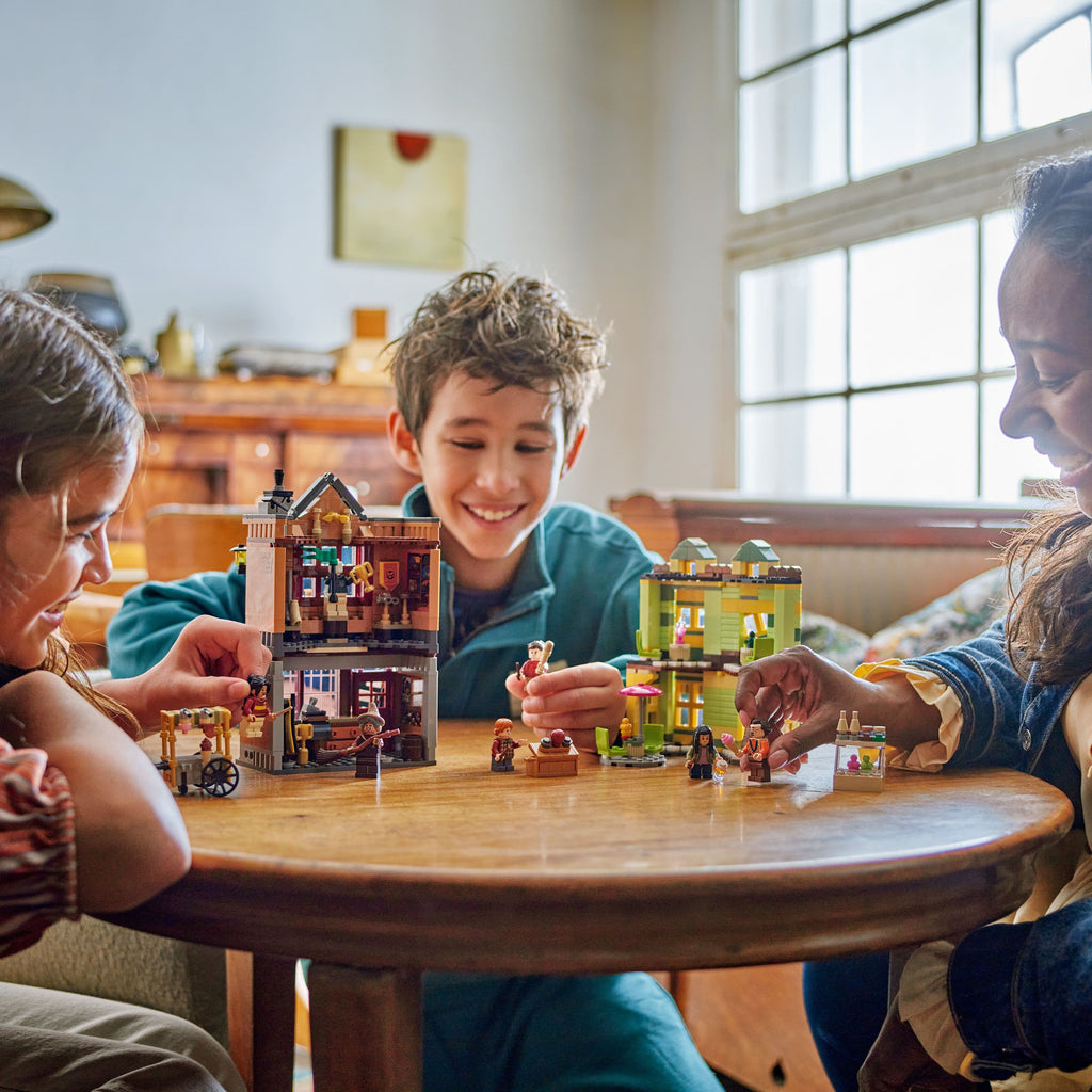 Lego Harry Potter 76452 Siop Arfau Quidditch o Ansawdd a Parlwr Hufen Iâ