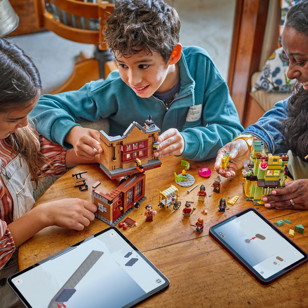 Lego Harry Potter 76452 Siop Arfau Quidditch o Ansawdd a Parlwr Hufen Iâ