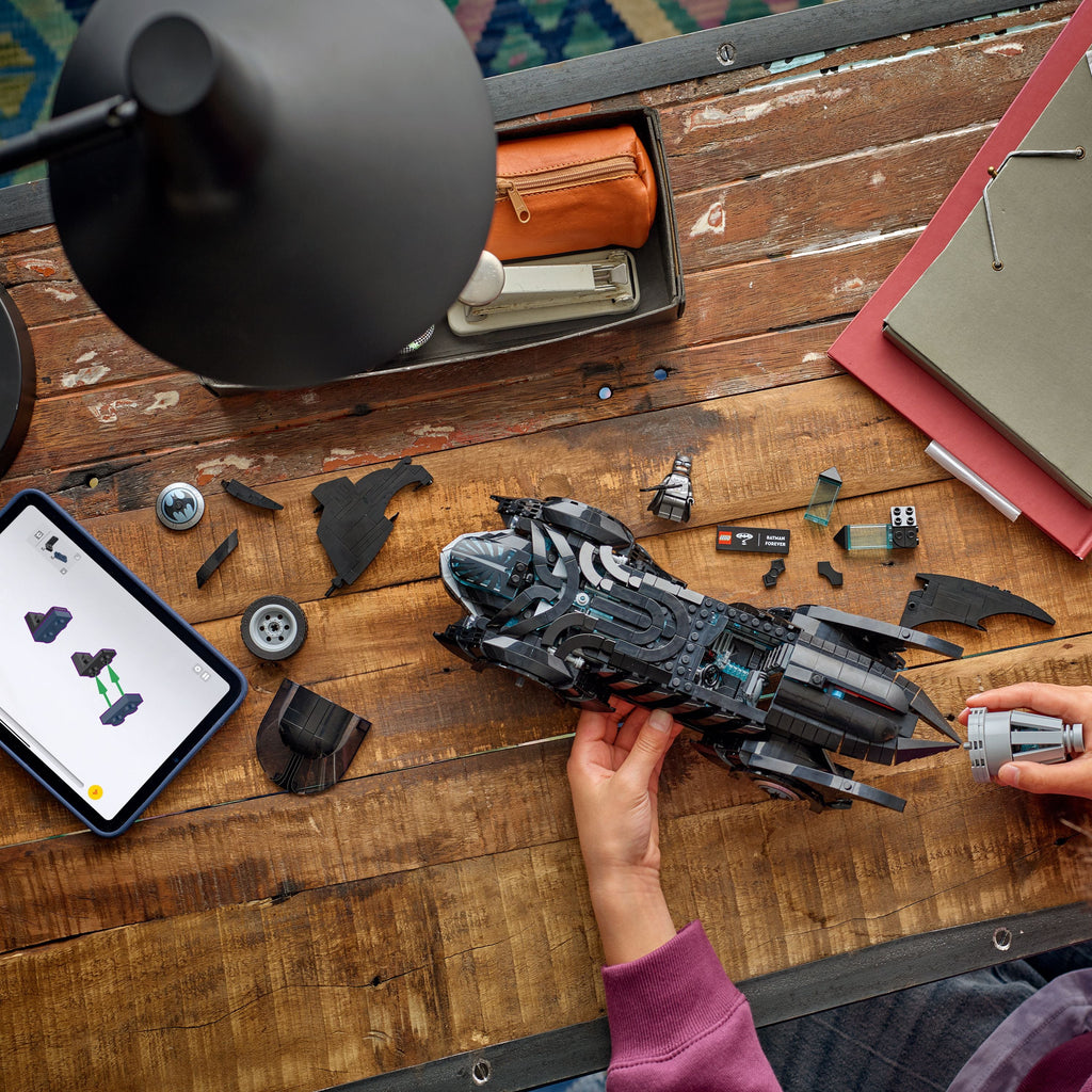 Lego DC Super Heroes 76304 Batmobile Batman Forever ar gyfer plant 12 oed a hŷn