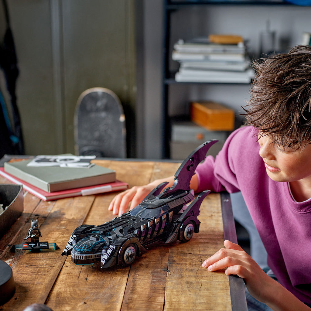 Lego DC Super Heroes 76304 Batmobile Batman Forever ar gyfer plant 12 oed a hŷn
