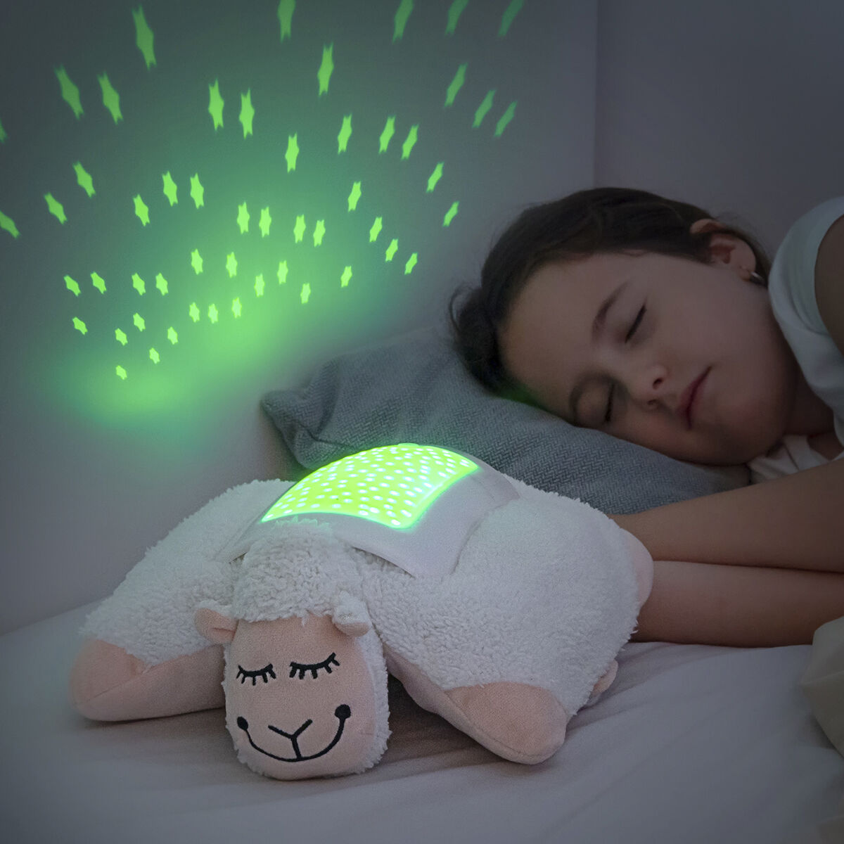 Plush Toy Projector Sheep InnovaGoods projecting stars while a child sleeps peacefully nearby.