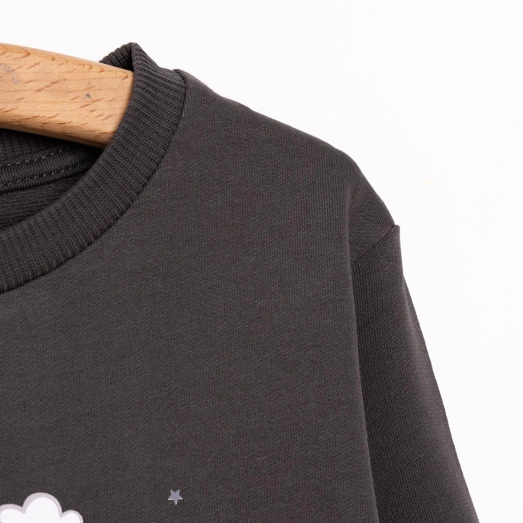 Crys Chwys HelloBaby Basic â Phrint Llew yn Rhydd o'r Gwaelod - Llwyd Tywyll