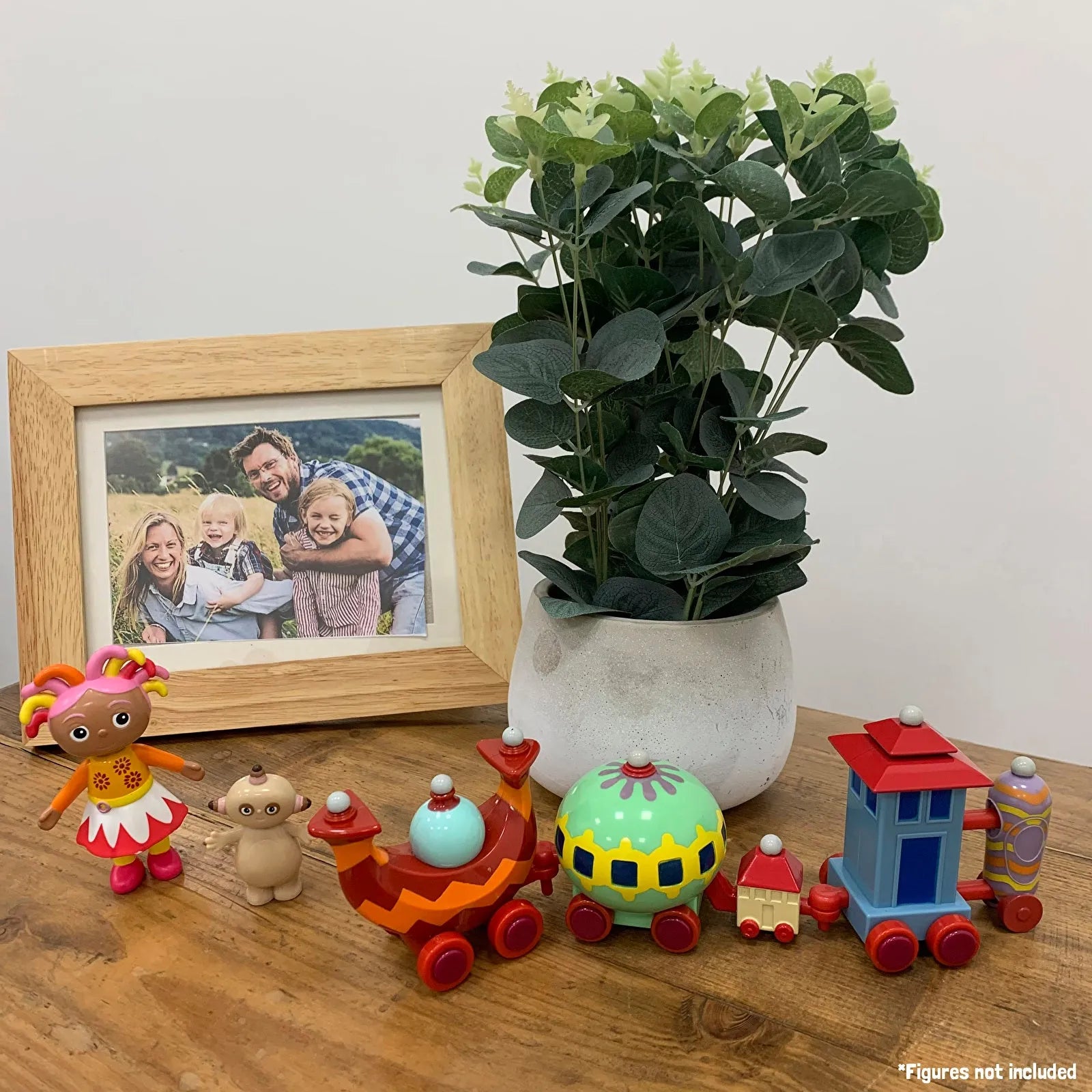 Trên Ninky Nonk yn yr Ardd yn y Nos