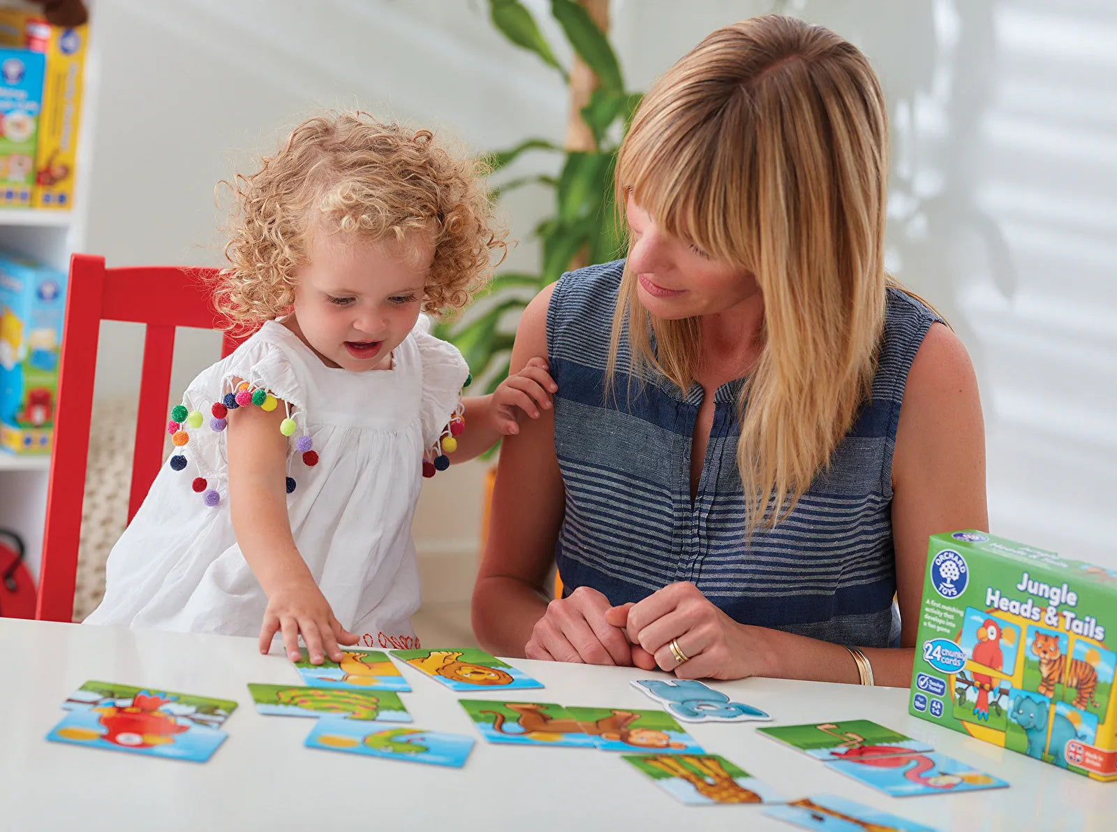 Gêm Pennau ac Efnau'r Dwyrain gan Orchard Toys