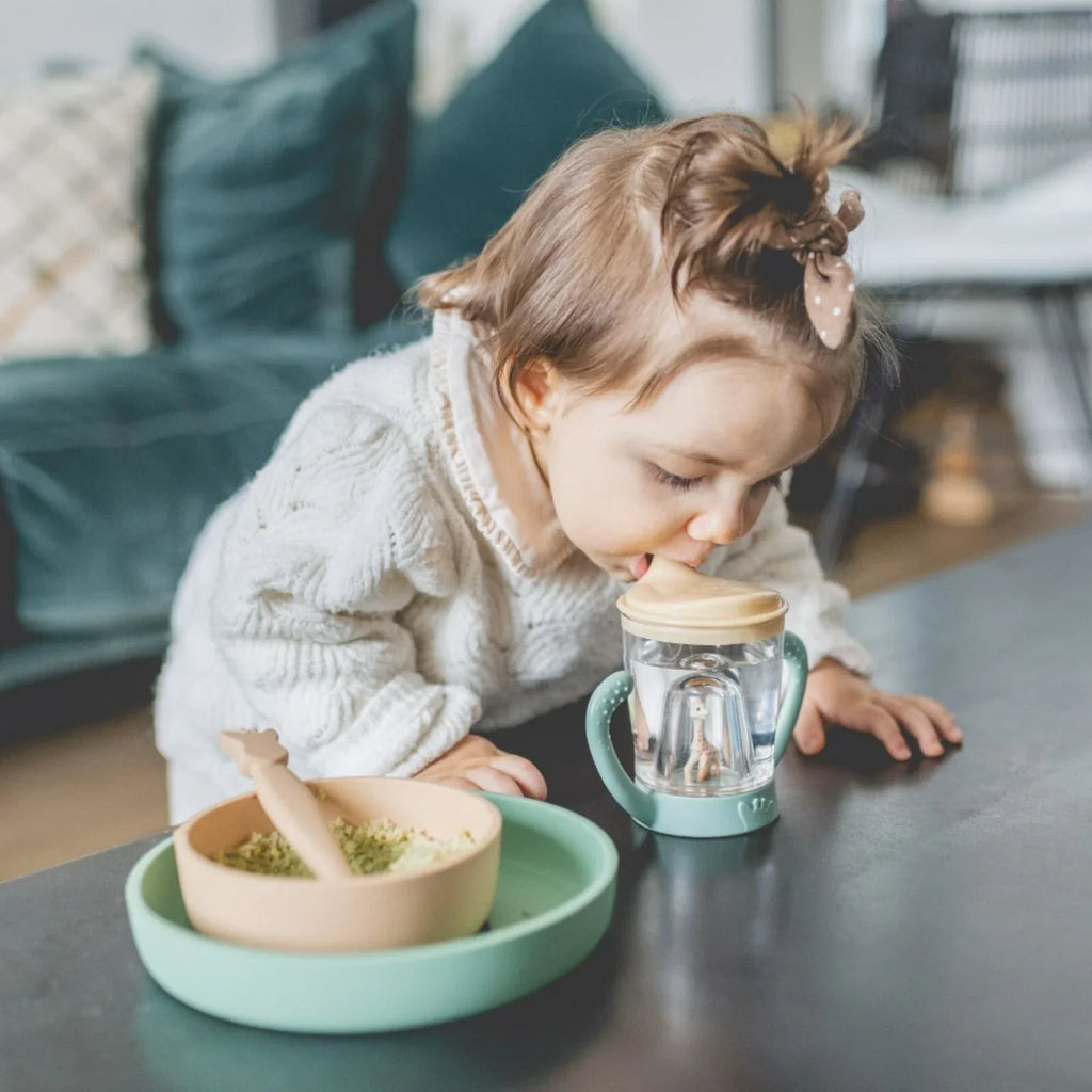 Cwpan Sophie La Girafe sy'n atal gollyngiadau, 6+ mis.